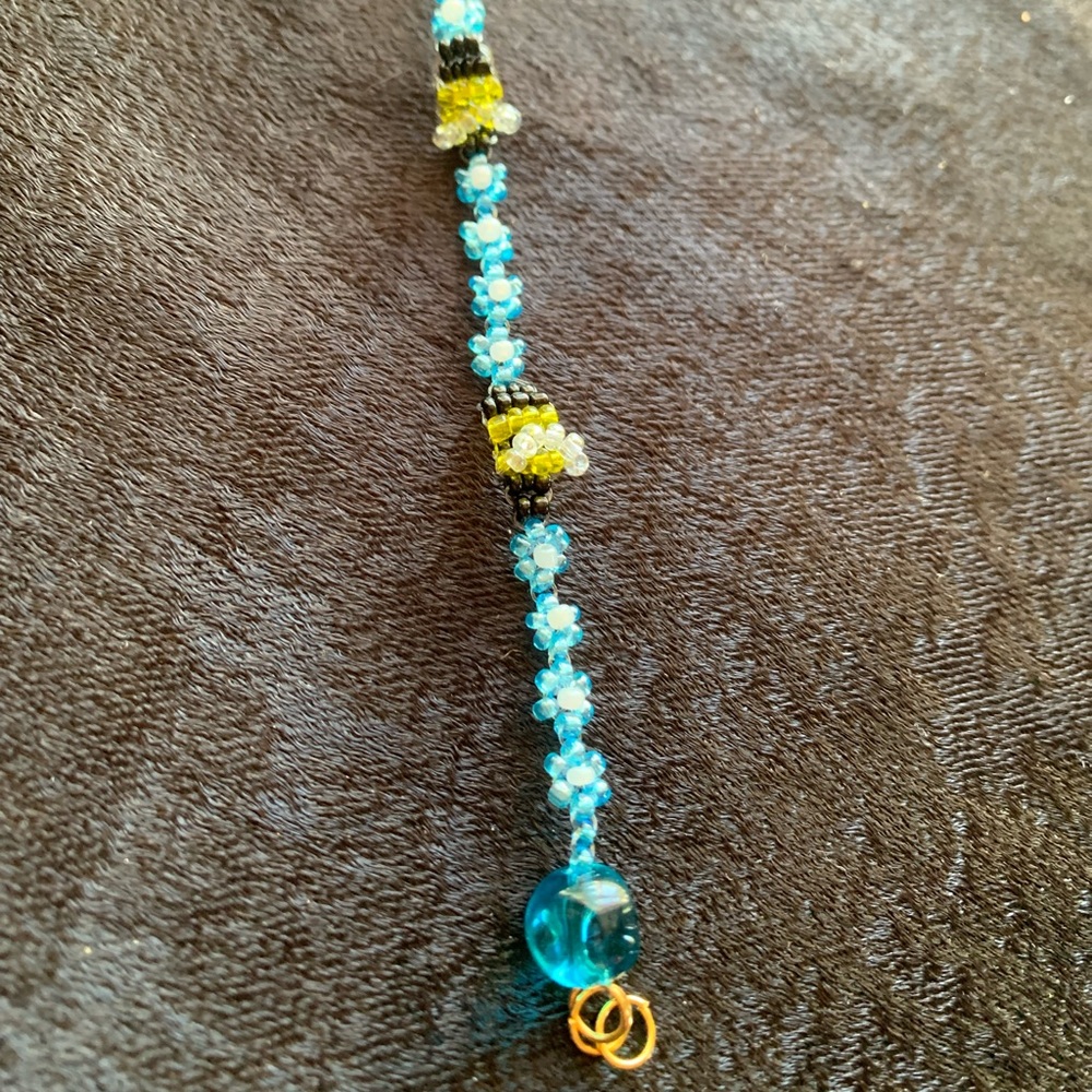Elegant Handmade Blue Daisy&Bee Bracelet